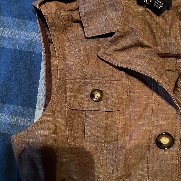 A. Byer Sleeveless Button Up Blouse - Picture 7 of 10